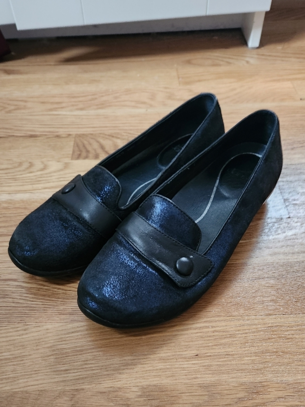 Dansko Women's Black Suede Flats
